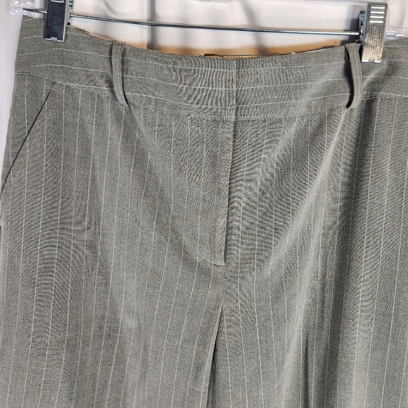 Dalia Collection Grey on Grey Pin Stripe Dress Pants Size 6 - Picture 2 of 9